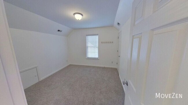 Building Photo - 1721 E Lenoir St