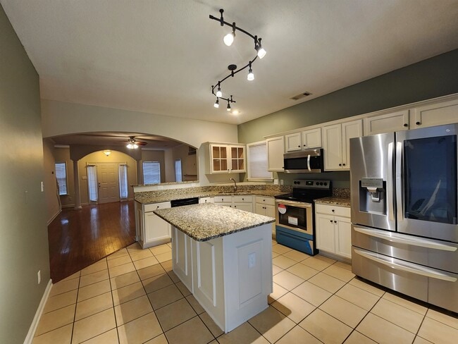 Building Photo - 9333 S Fairmont Cir