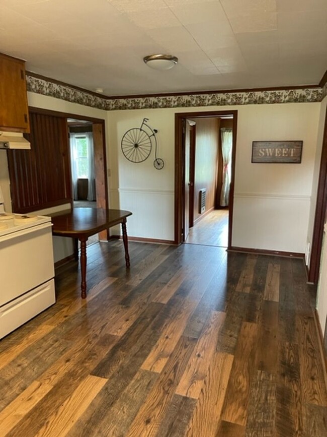 Building Photo - 2 Bedroom / 1 Bath  Home Kingsport, TN