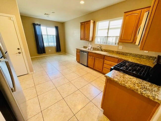 Building Photo - Beautiful Upgraded, single story home in a...