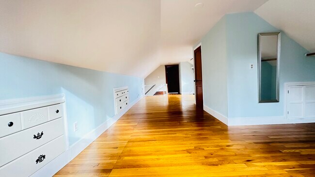 Building Photo - 62 Edgecliff Rd