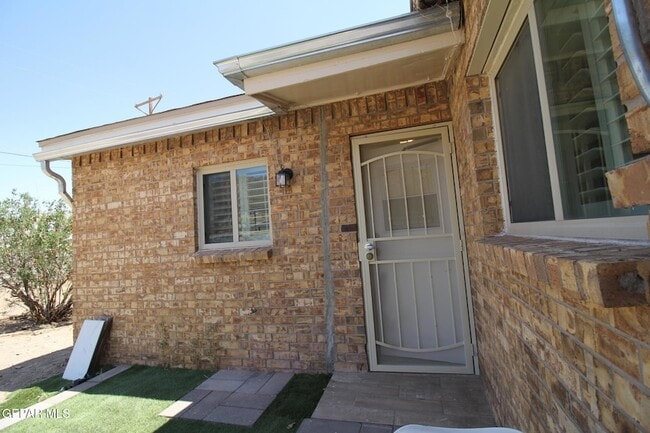 Building Photo - 2529 Jackson Ave