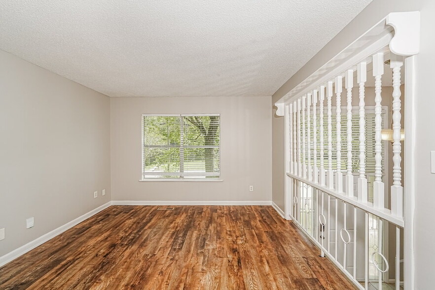 Building Photo - 2524 Daly Dr