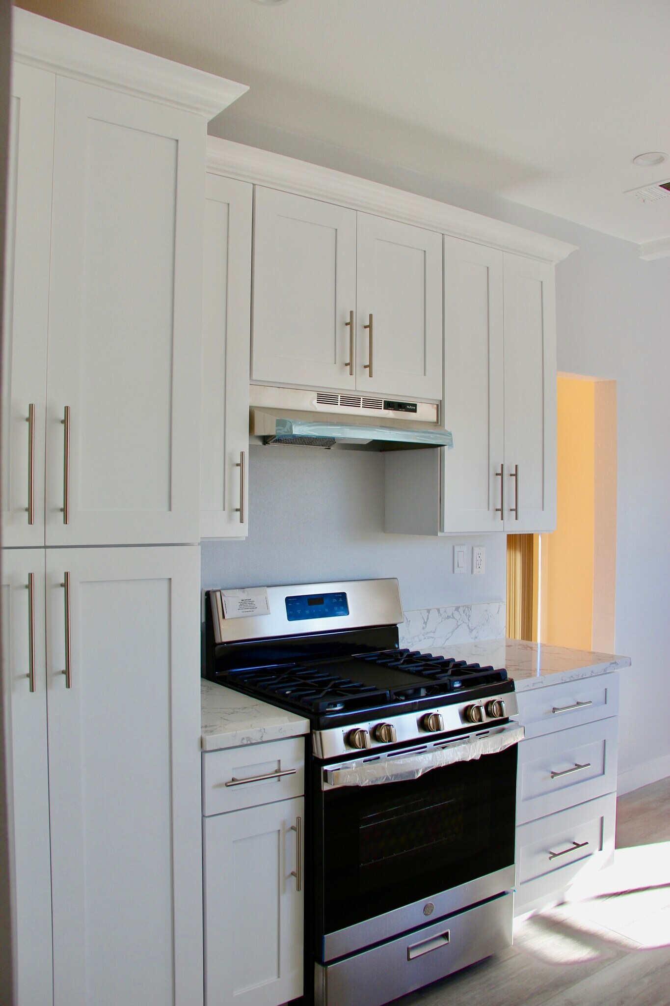 kitchen - 1239 S Hudson Ave