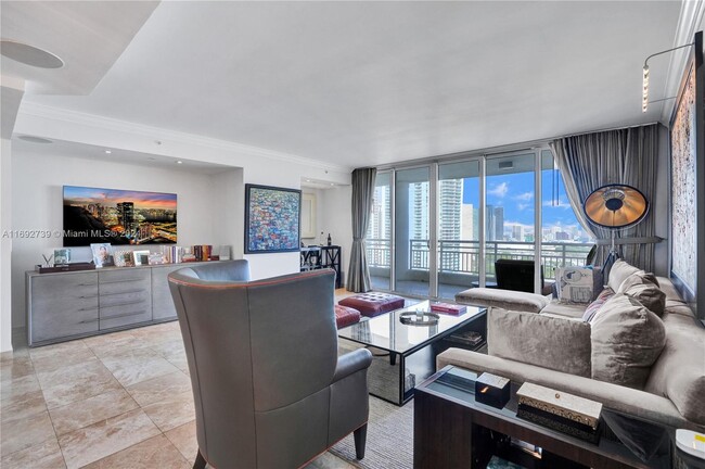 Building Photo - 848 Brickell Key Dr