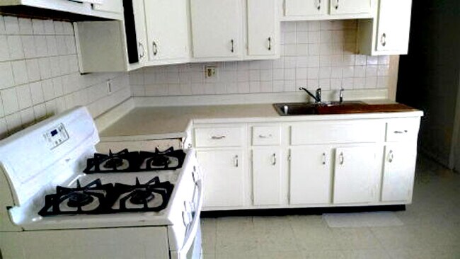 Primary Photo - 5 Aztec Pl