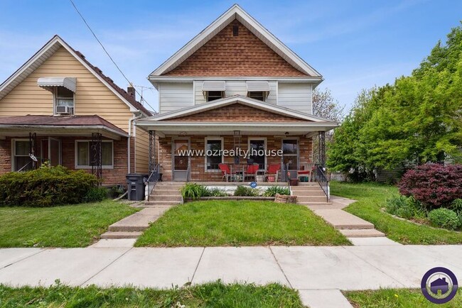 Primary Photo - 223 E Weber St