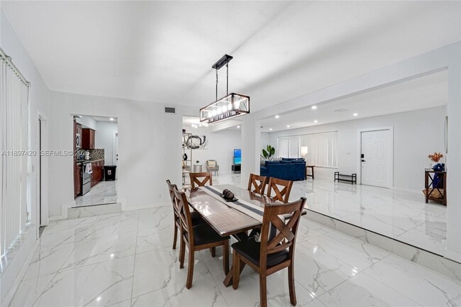 Building Photo - 12520 NE 1st Ct