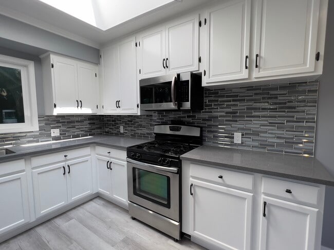 Building Photo - 457 Seaward Rd