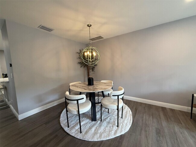 Building Photo - 20862 Vinesta Cir