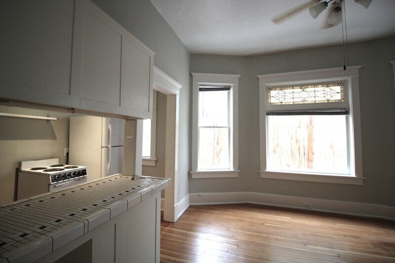Building Photo - 851 E 3rd Ave