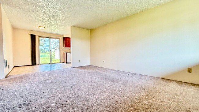 Building Photo - Two Bedroom Townhome with Yard & Attached ...