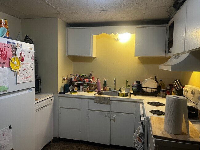 Building Photo - 1731 Highland Apartment