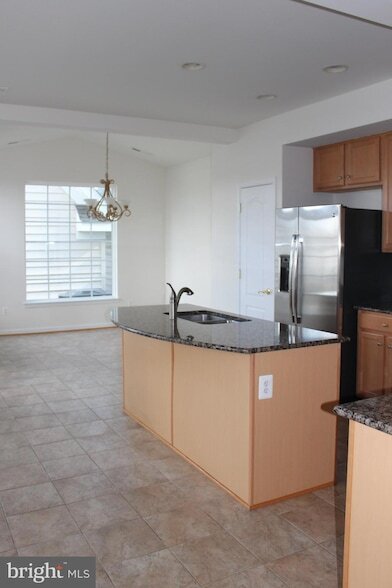 Building Photo - 13570 Village Green Dr