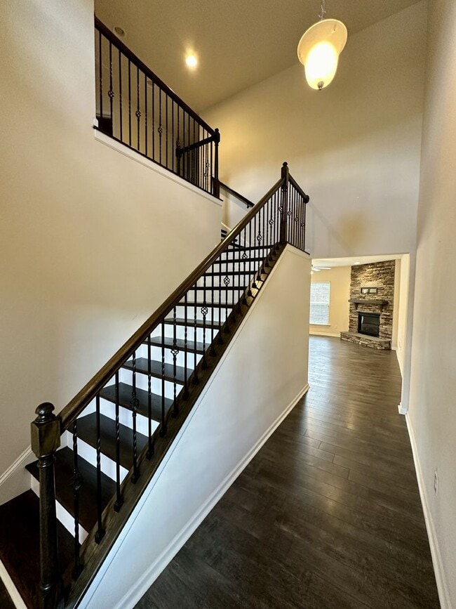 Building Photo - Beautiful, Well Kept, Townhouse in Popular Bridgemill