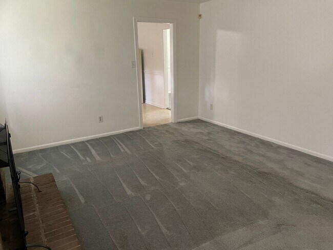 Building Photo - Wolfsnare Acres