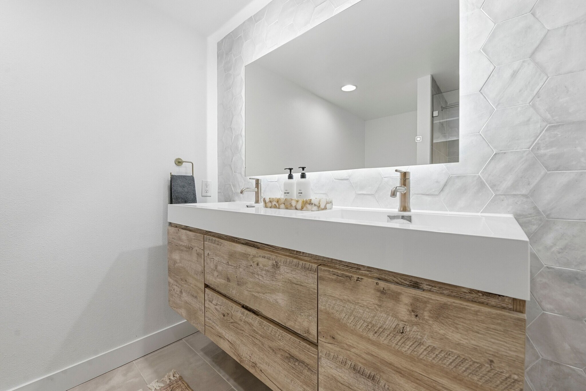 Building Photo - 7021 Estrella de Mar Rd