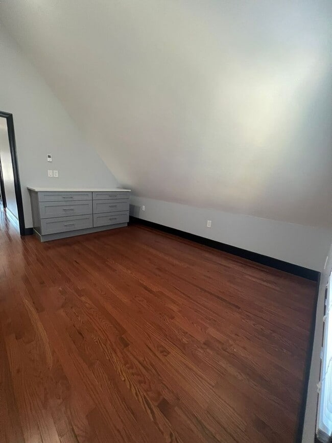 Building Photo - 306 Exchange