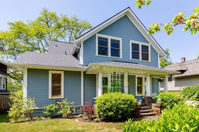 Building Photo - Madrona Home