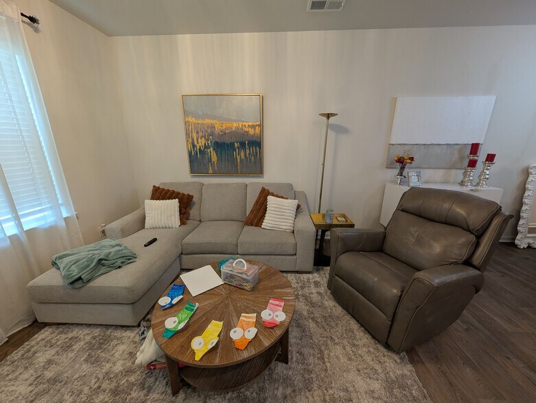 Building Photo - Room in Townhome on Murray Br Dr