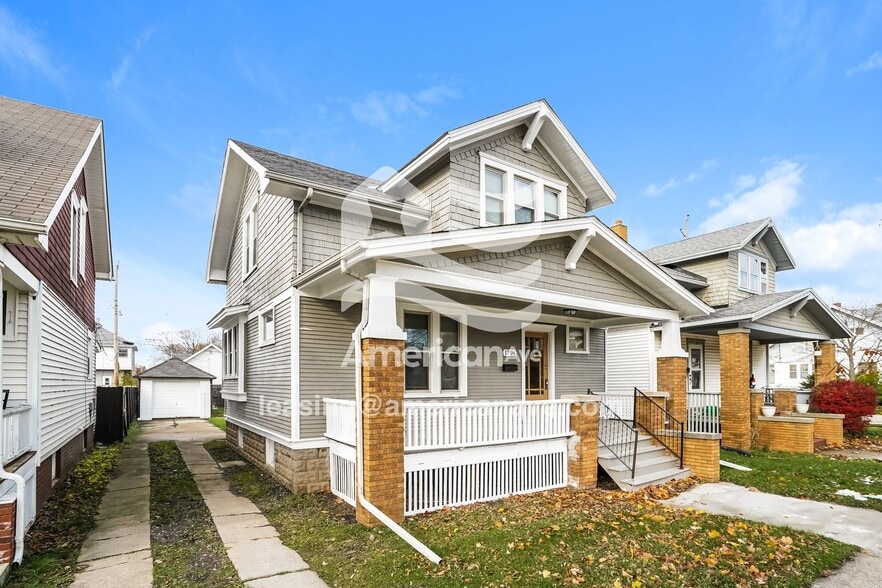 Building Photo - 1704 Flett Ave