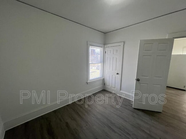 Building Photo - 3284 N 30th St