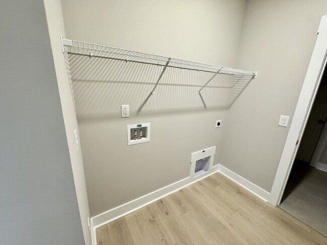 Building Photo - Brand New Townhome in Seneca