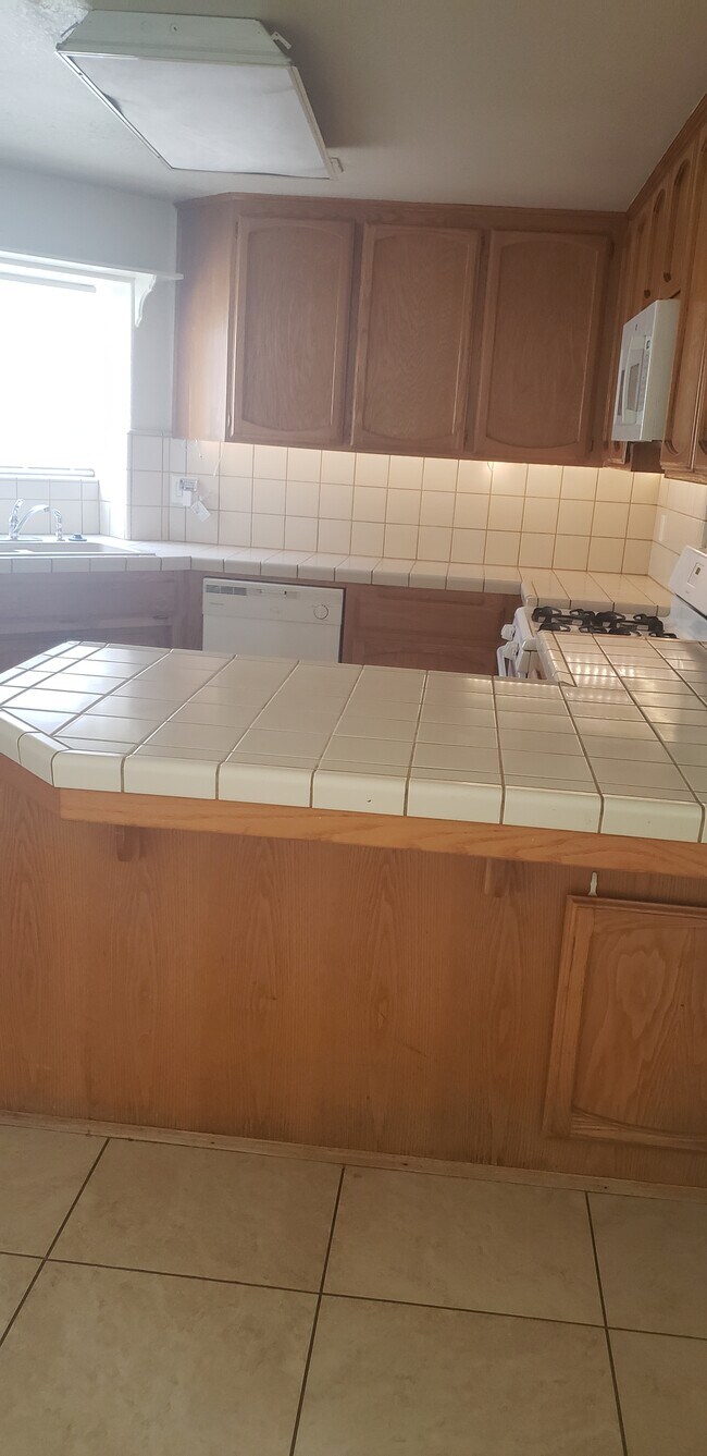 Building Photo - 10612 Sunset Canyon Dr