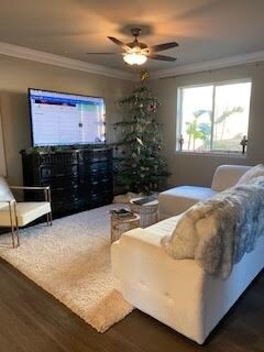 Living room wiht Smart TV - 880 Congaree Ln