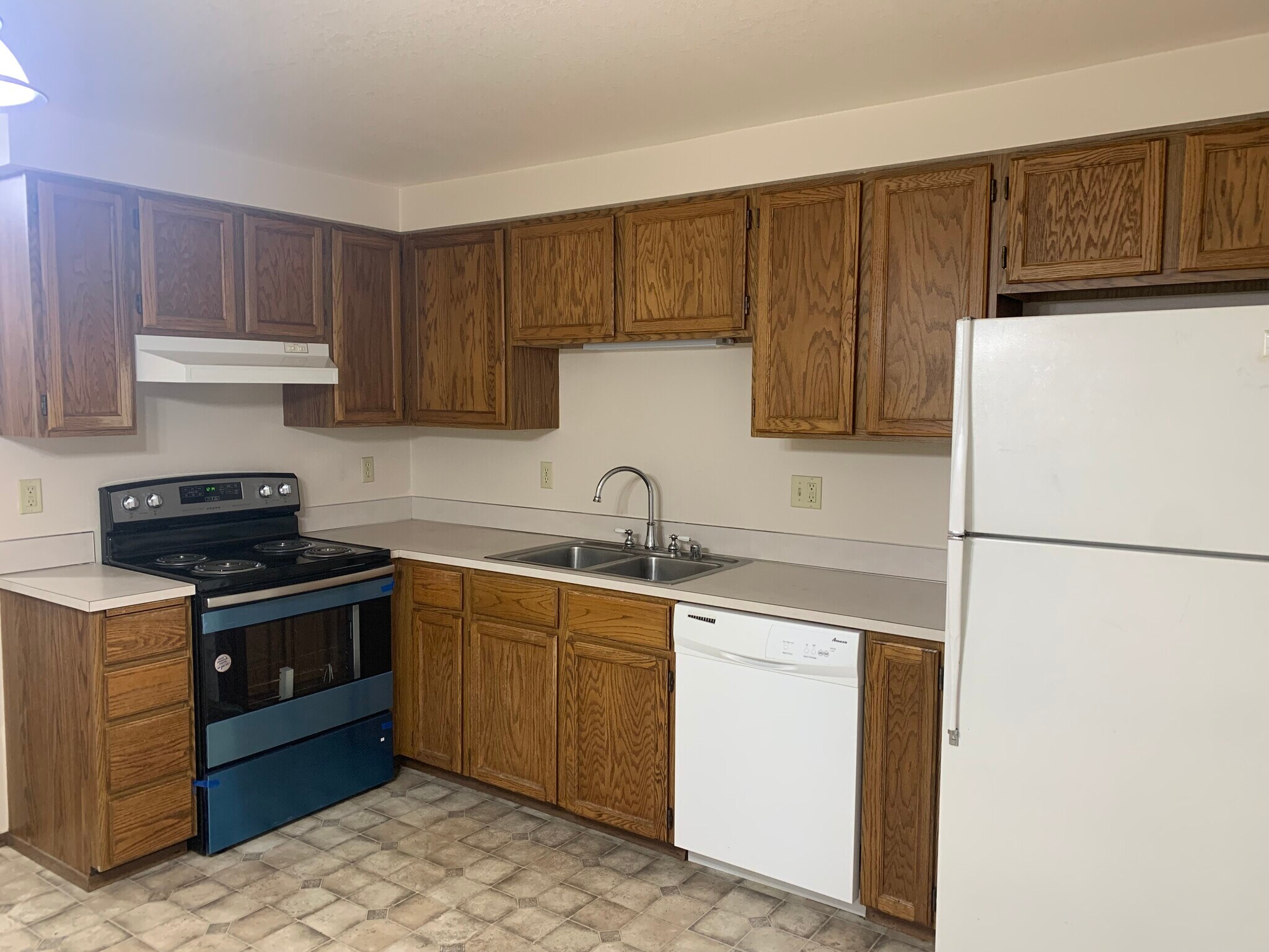 Building Photo - 107 La Villa Dr