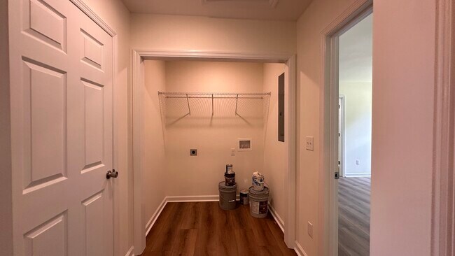 Building Photo - 142 Sass Dr