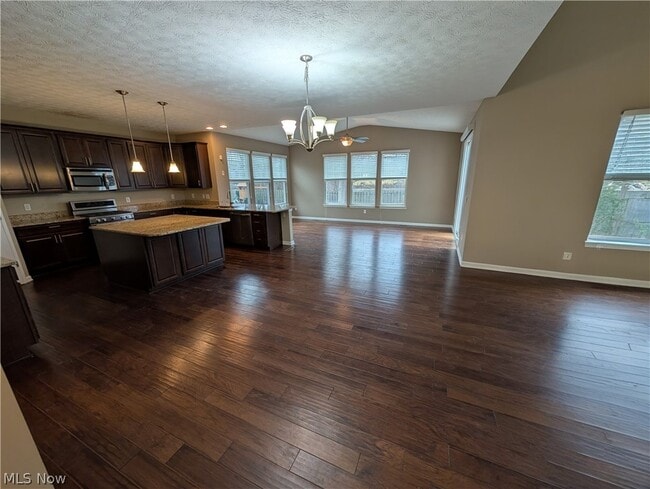 Building Photo - 32815 Rebecca Ln