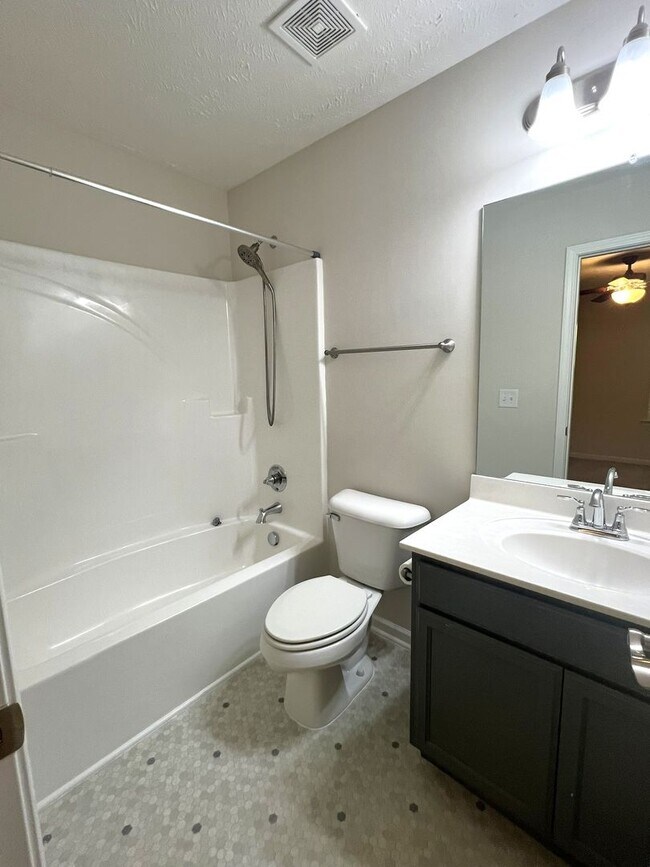 Building Photo - 1128 Tradition Trl