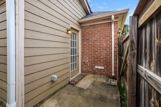 Building Photo - 6828 Shorey Ln