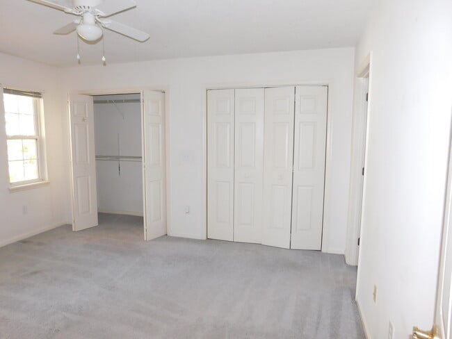 Building Photo - 213 Esquire Ct