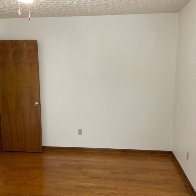 Building Photo - 3892 English Oak Dr