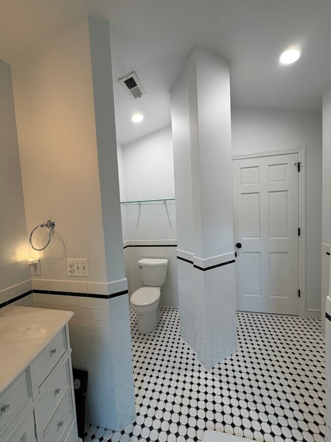 Building Photo - 4726 Sedgwick St NW