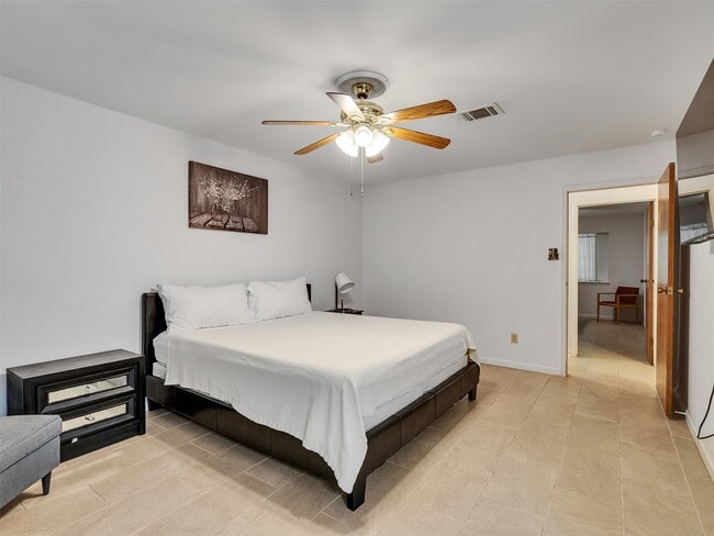 Building Photo - 4002 Thistledown Dr