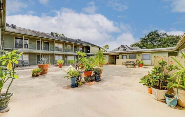 Building Photo - 101 Stratford St