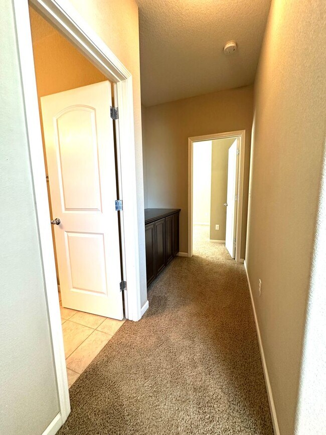 Building Photo - Spacious Home in Prime Turlock Location