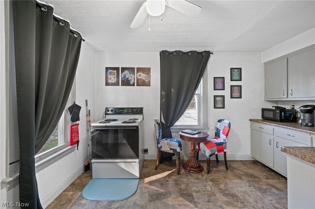 Building Photo - 9519 Preston Ave