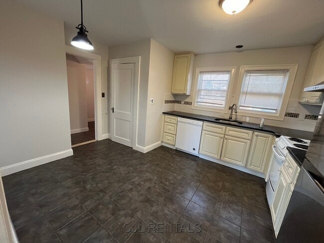 Building Photo - 30 Stearns Rd