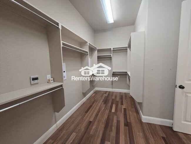 Building Photo - FOR RENT - MOVE IN READY in the highly sou...