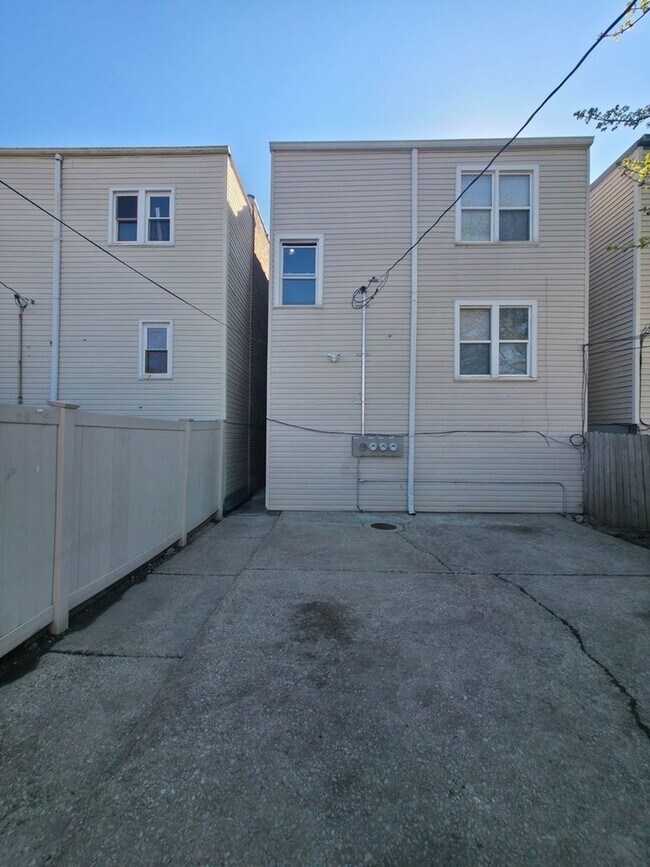 Building Photo - 1748 N Keystone Ave