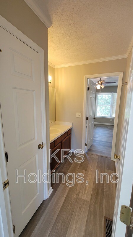 Building Photo - 5059 Avenida Del Sol Dr