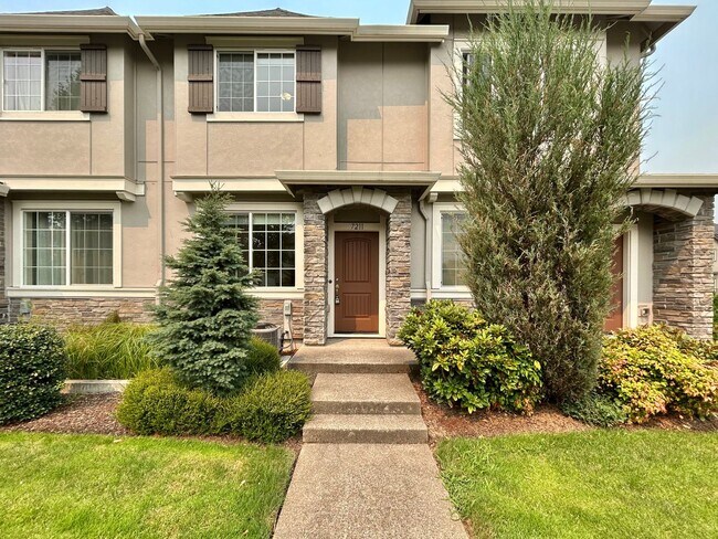 Building Photo - Stunning 2 Bed, 2.5 Bath Craftsman Townhome with Community Amenities!