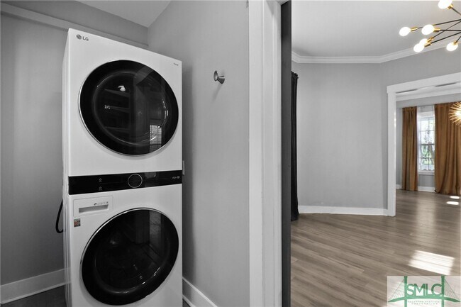 Building Photo - 608 W 37th St