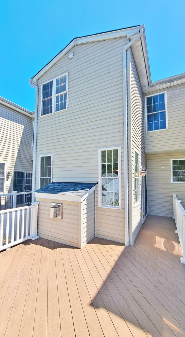 Building Photo - 3 Bed / 2 Full and 2 Half Bath Single Family Townhome