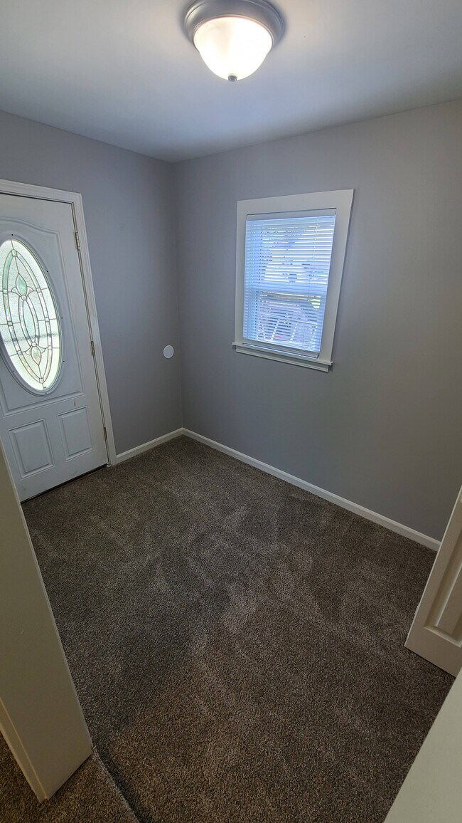 Building Photo - 112 S Crysler Ave