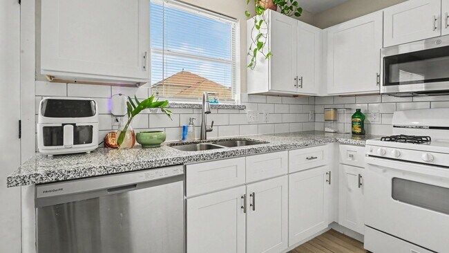 Building Photo - 9039 Serena Ln